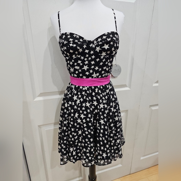 Pearl by Georgina Chapman Dresses & Skirts - Pearl Georgina Chapman Black White Star flowy Mini Dress 2 NWT
